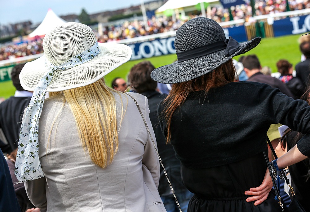 spectators at horse racing